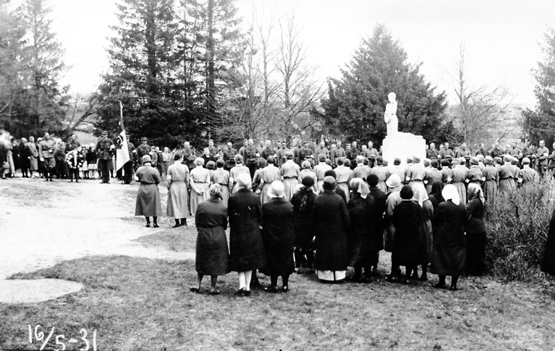 Памятник Герою в Кирву / Kirvun sankaripatsas Памятник Герою в Кирву / Kirvun sankaripatsas