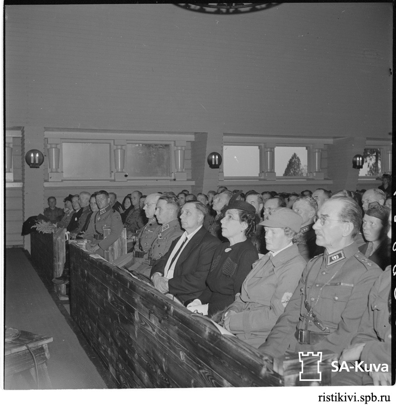 Освящение новой церкви в Кивеннапе / Kivennavan uuden kirkon vihkiäistilaisuus ja juhlajumalanpalvelus. Vihkiäisjuhlajumalanpalveluksesta. Etualalla mm.kenttäpiispa Björklund, kenraalimajuri Sihvo ja kenraalimajuri Pajari. Освящение новой церкви в Кивеннапе / Kivennavan uuden kirkon vihkiäistilaisuus ja juhlajumalanpalvelus. Vihkiäisjuhlajumalanpalveluksesta. Etualalla mm.kenttäpiispa Björklund, kenraalimajuri Sihvo ja kenraalimajuri Pajari.