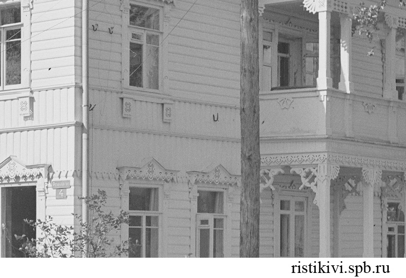 Главный столовый склад и офицерская столовая (фрагмент предыдущей фотографии) Главный столовый склад и офицерская столовая (фрагмент предыдущей фотографии)