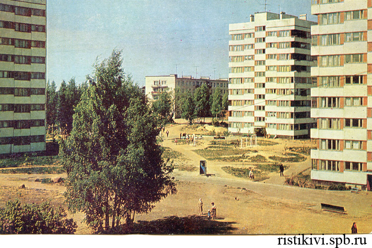 В поселке имени В. И. Ленина В поселке имени В. И. Ленина