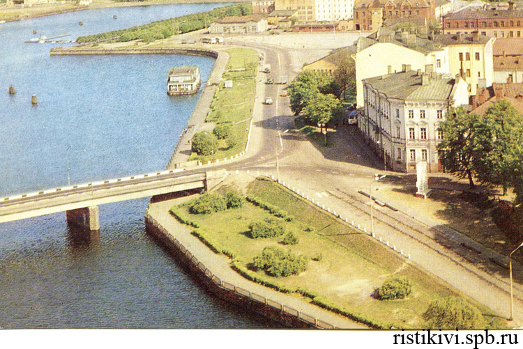 Вид города с крепостной башни Вид города с крепостной башни