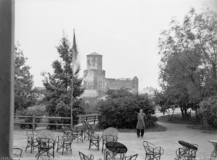 Вид на выборгский замок с Петровской скалы, 1890 год Вид на выборгский замок с Петровской скалы, 1890 год