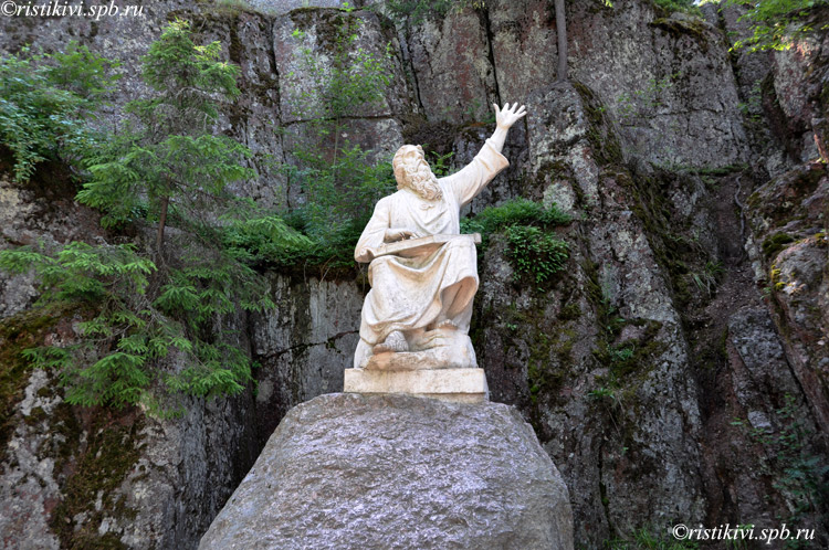      / Väinämöinen patsas Monrepos