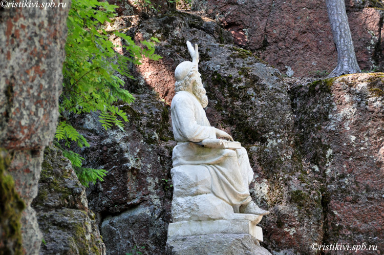      / Väinämöinen patsas Monrepos
