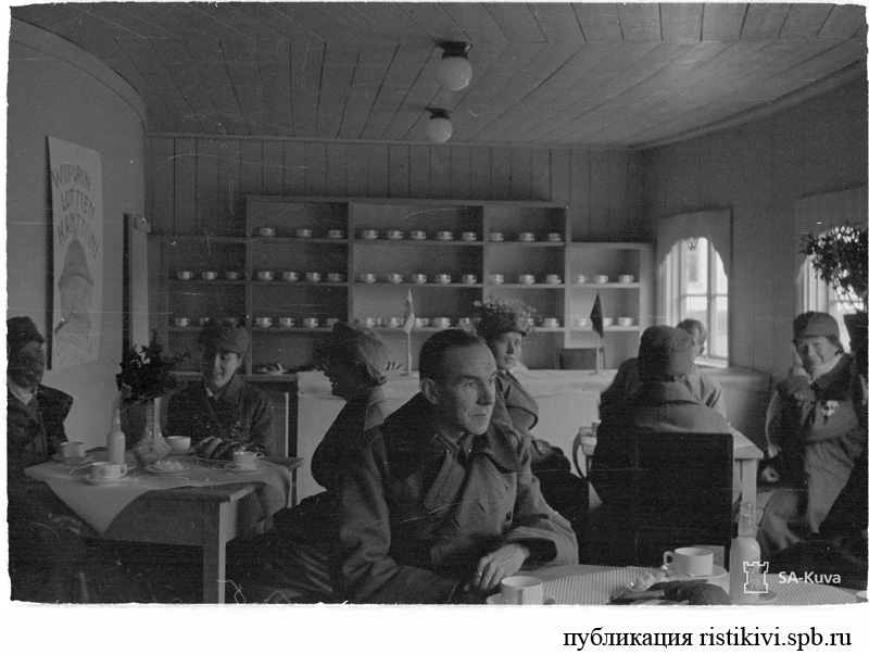 Выборгские лотты открыли кафе в комплексе Круглой башни. Фотография с церемонии открытия / Viipurin lotat ovat avanneet kahvilan Pyöreän Tornin kylkiäisessä, Toripässissä. Kuva avajaistilaisuudesta Выборгские лотты открыли кафе в комплексе Круглой башни. Фотография с церемонии открытия / Viipurin lotat ovat avanneet kahvilan Pyöreän Tornin kylkiäisessä, Toripässissä. Kuva avajaistilaisuudesta